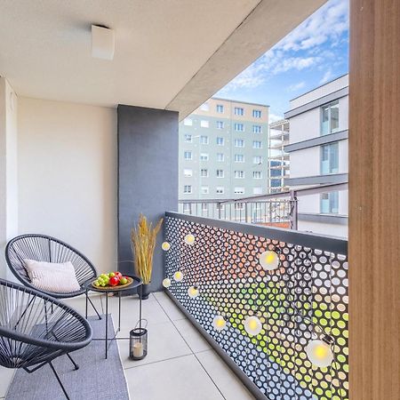 Design Apartment - Balcony, Free Parking, Yoga, 10 Mins To Center, By Gravity 布拉格 外观 照片