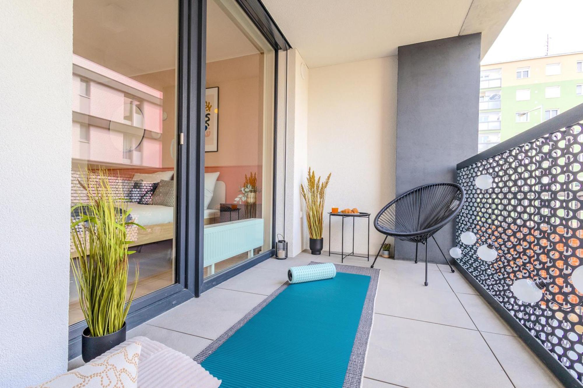 Design Apartment - Balcony, Free Parking, Yoga, 10 Mins To Center, By Gravity 布拉格 外观 照片