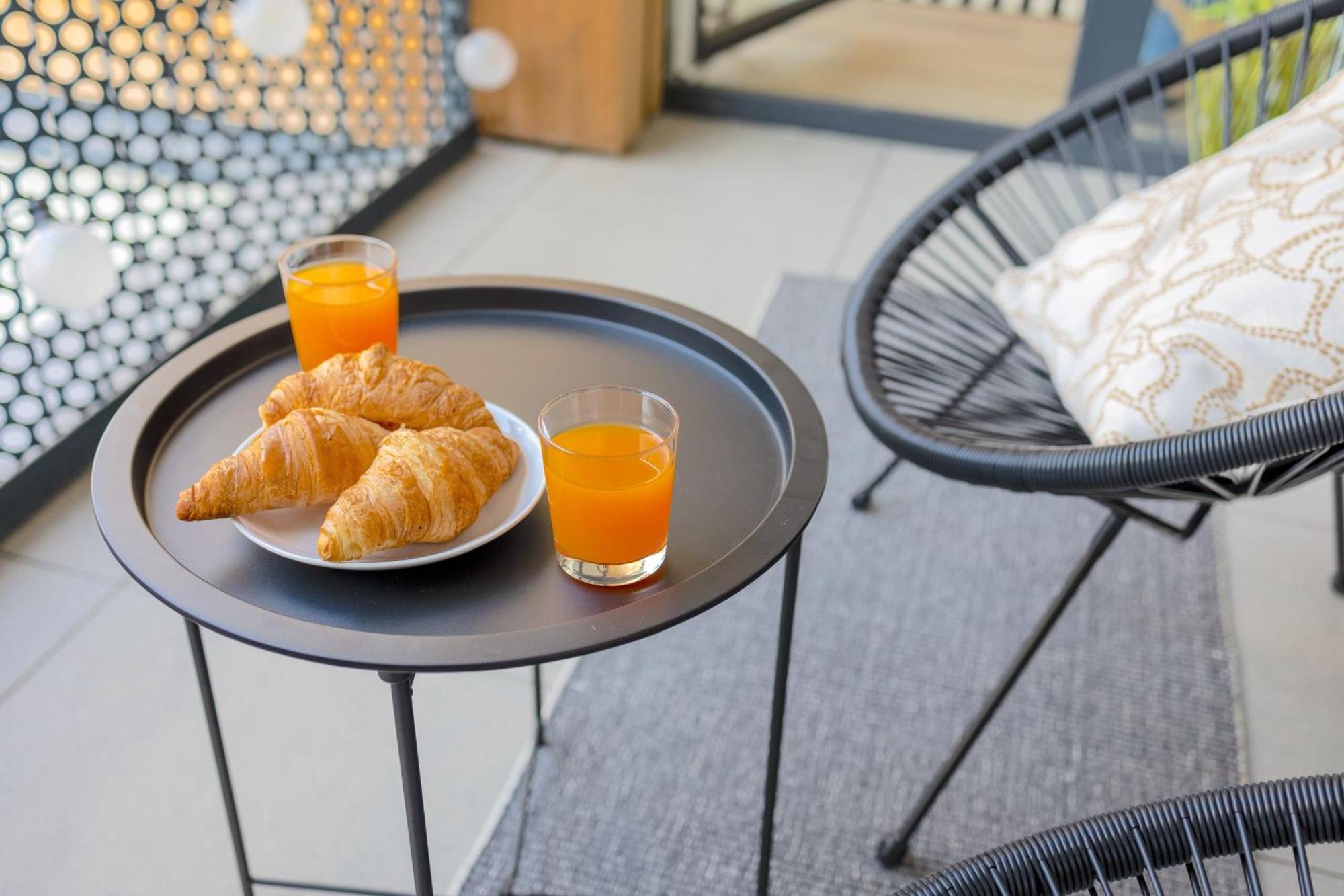 Design Apartment - Balcony, Free Parking, Yoga, 10 Mins To Center, By Gravity 布拉格 外观 照片