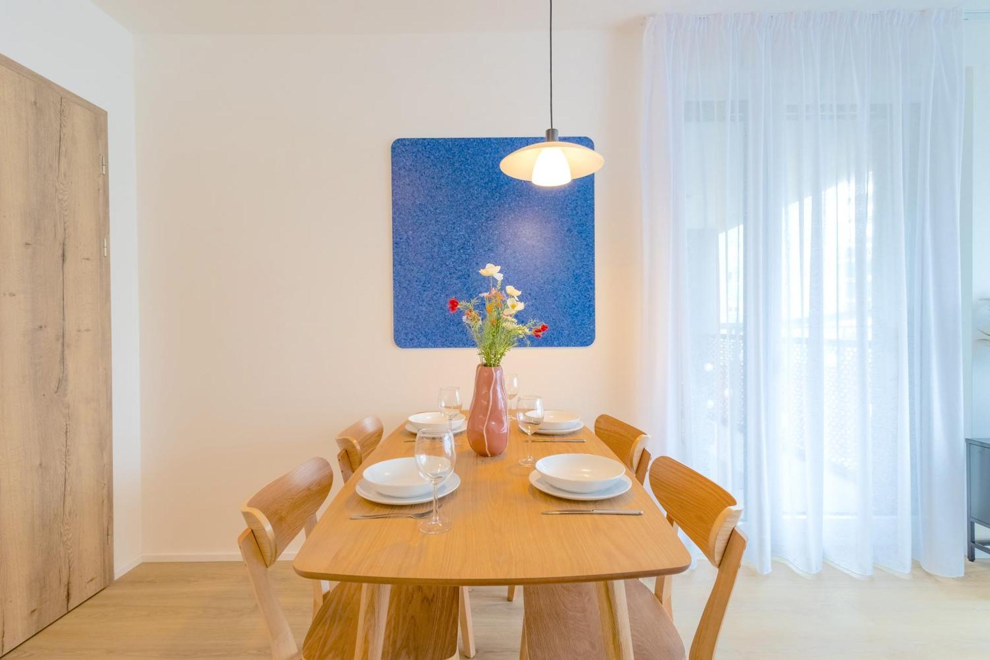Design Apartment - Balcony, Free Parking, Yoga, 10 Mins To Center, By Gravity 布拉格 外观 照片