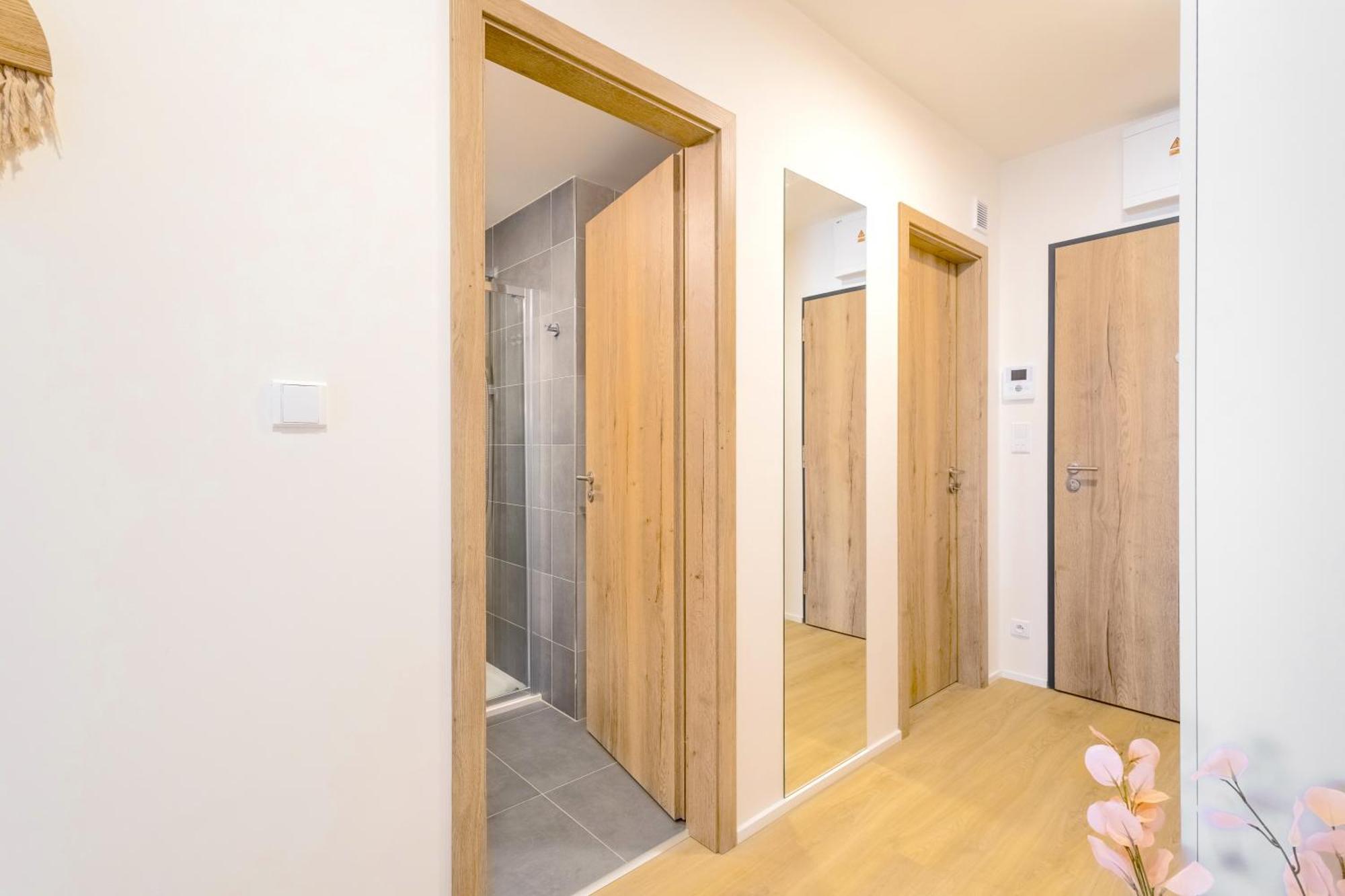 Design Apartment - Balcony, Free Parking, Yoga, 10 Mins To Center, By Gravity 布拉格 外观 照片